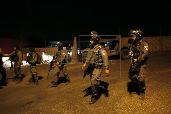 Un palestino muere abatido tras atropellar y herir de levedad a tres policías